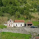 Entre A Pedra E O Mar