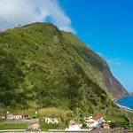 Entre A Pedra E O Mar