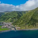 Entre A Pedra E O Mar