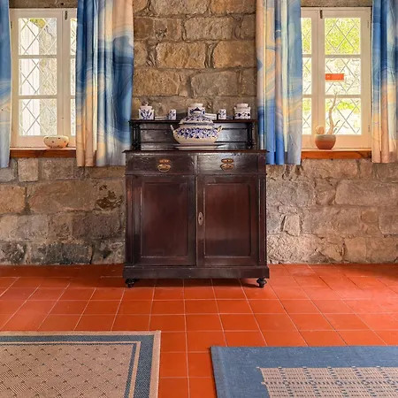 Entre A Pedra E O Mar * Faial da Terra