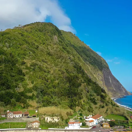 Entre A Pedra E O Mar
