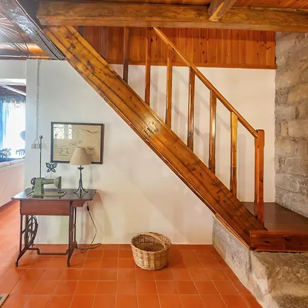 Entre A Pedra E O Mar *