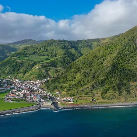 Entre A Pedra E O Mar