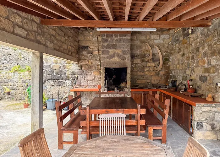 Entre A Pedra E O Mar Tatil Evi Faial da Terra