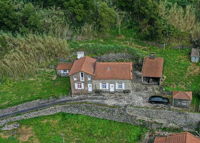 Entre A Pedra E O Mar Faial da Terra