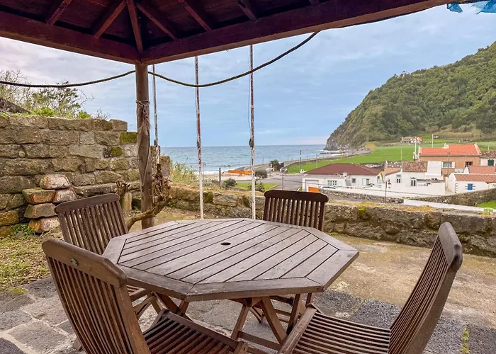 Entre A Pedra E O Mar *