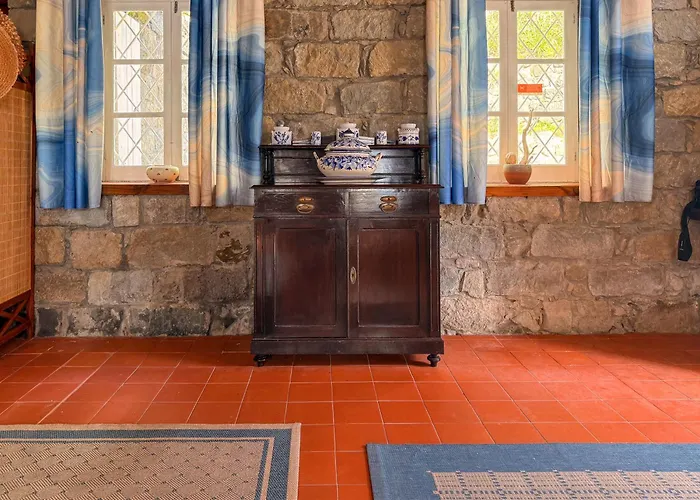 Entre A Pedra E O Mar * Faial da Terra