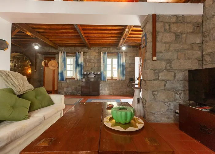 Holiday home Entre A Pedra E O Mar Faial da Terra