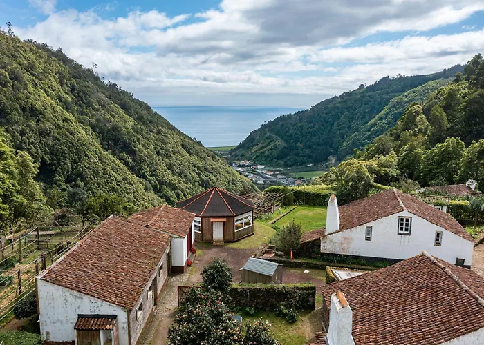 Entre A Pedra E O Mar